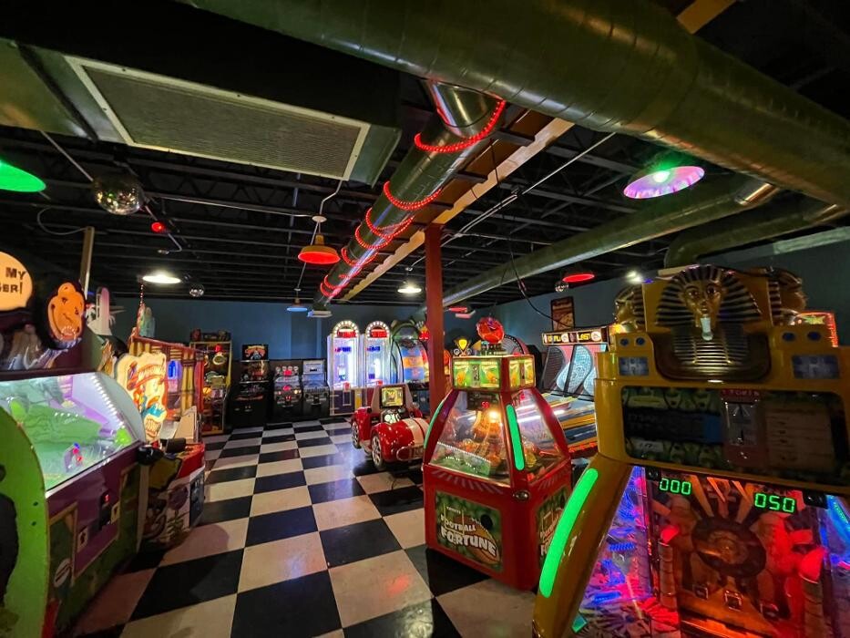 Images Happy Joe's Pizza & Jungle Bungle - W. 50th