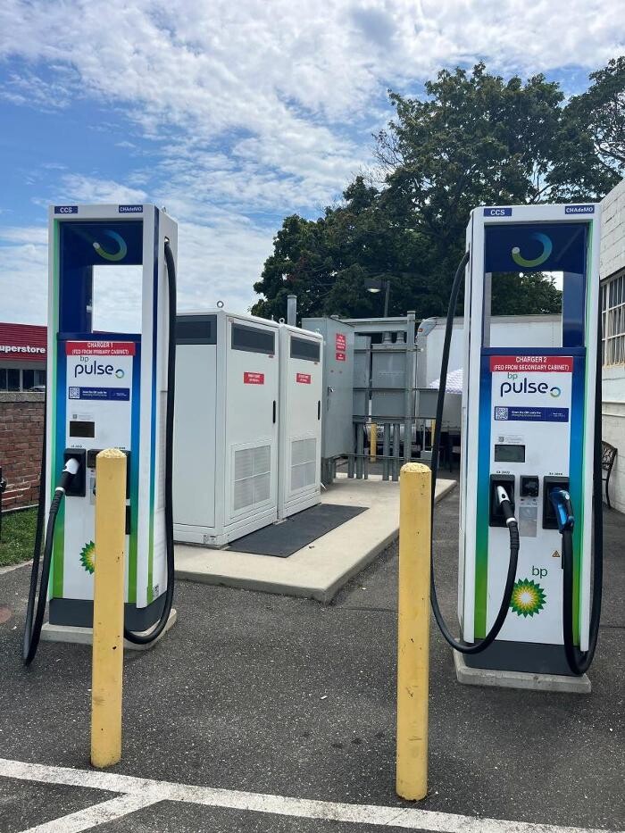 Images bp pulse Charging Station