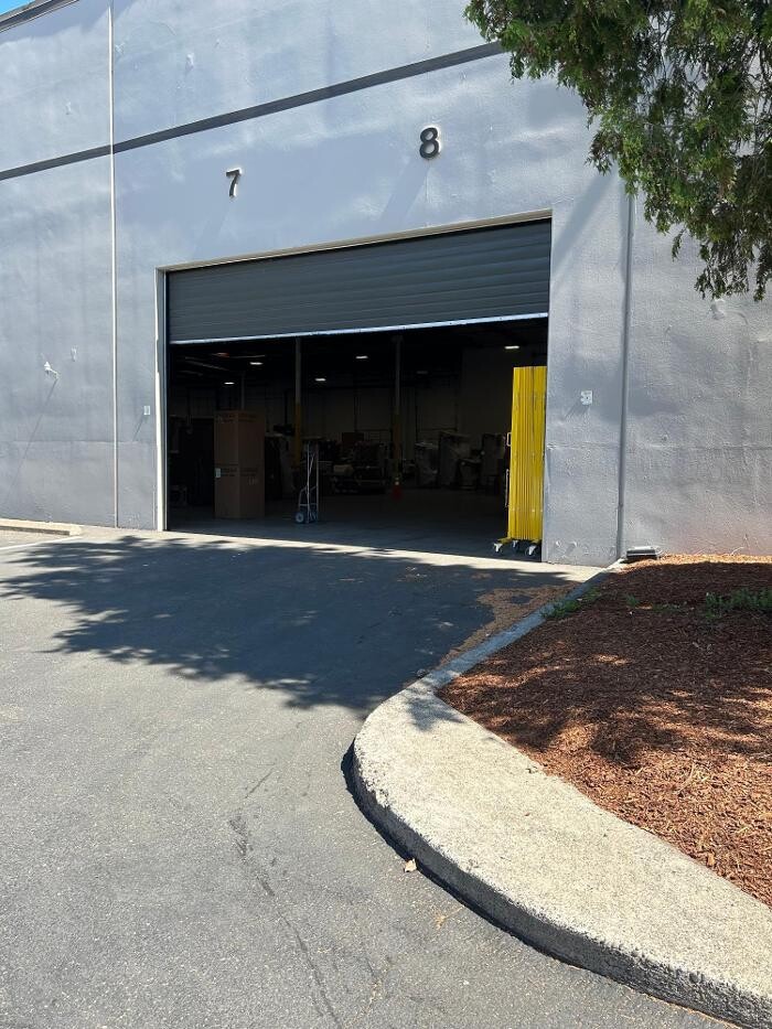 Images Crate & Barrel Warehouse