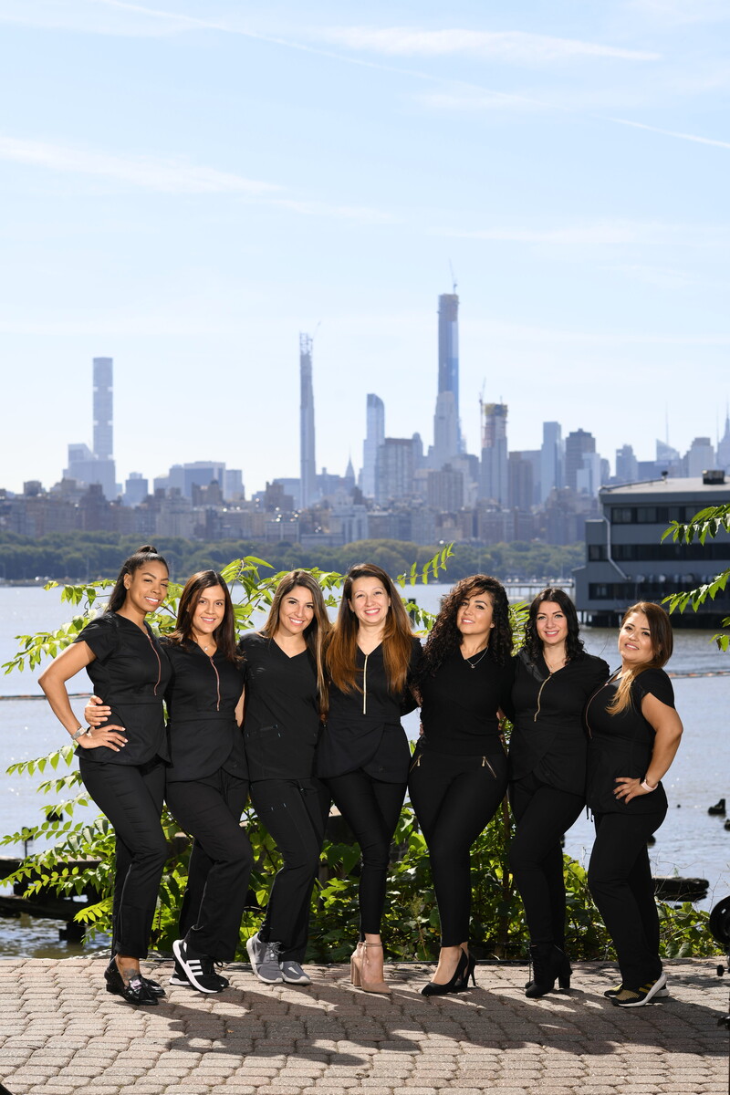 Images Smiles on the Hudson