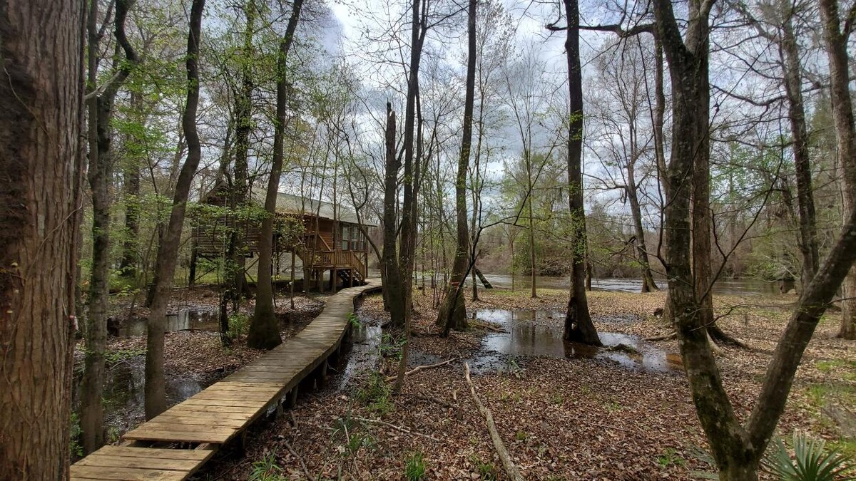 Images Jeff Graham - RE/MAX Eagle Creek Realty