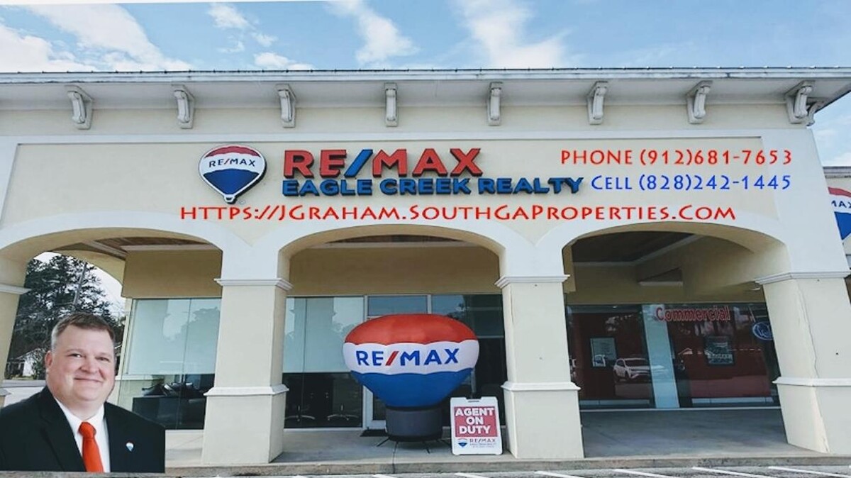 Images Jeff Graham - RE/MAX Eagle Creek Realty