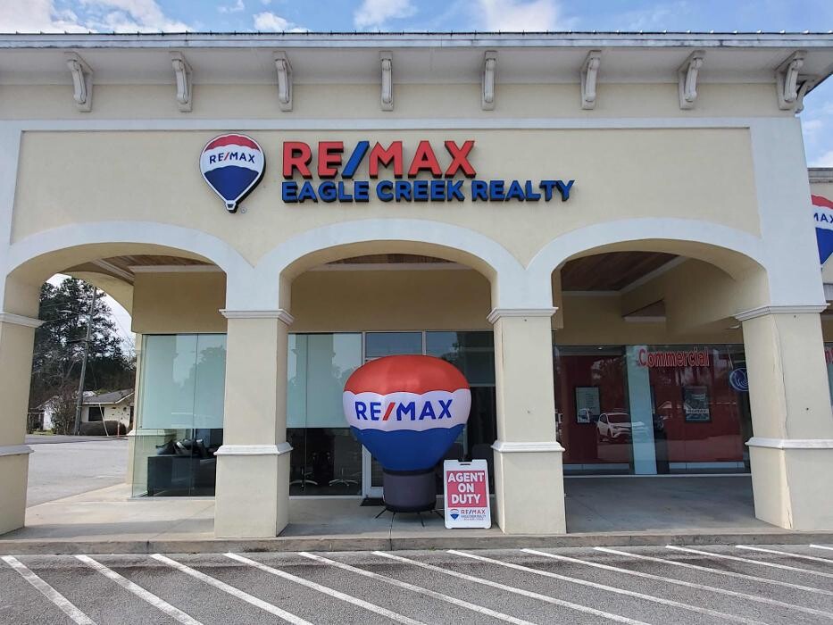 Images Jeff Graham - RE/MAX Eagle Creek Realty