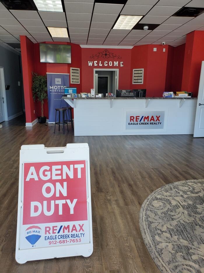 Images Jeff Graham - RE/MAX Eagle Creek Realty
