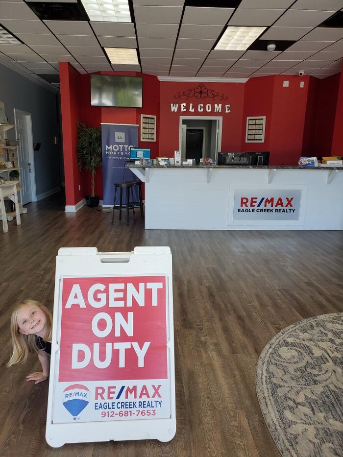 Images Jeff Graham - RE/MAX Eagle Creek Realty