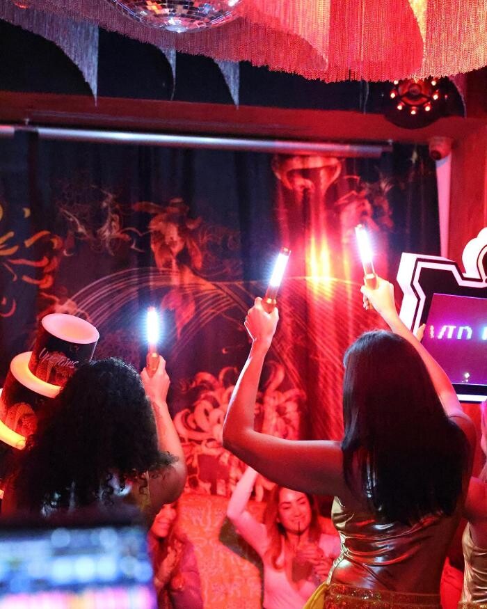 Images Upstairs Bar