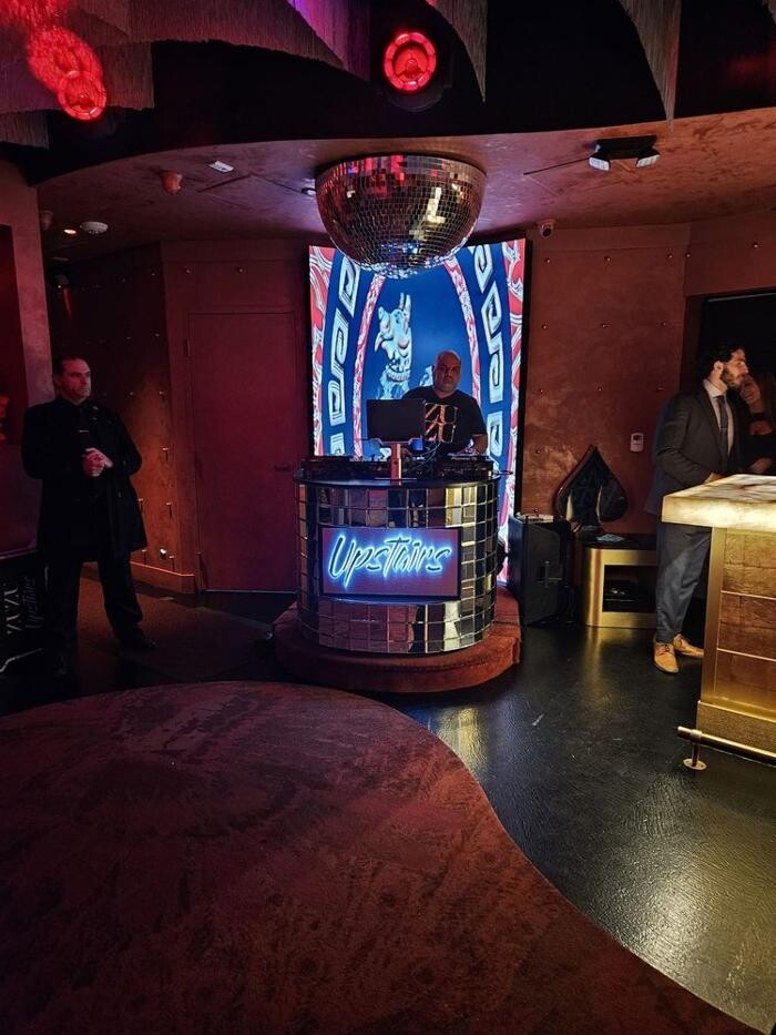 Images Upstairs Bar