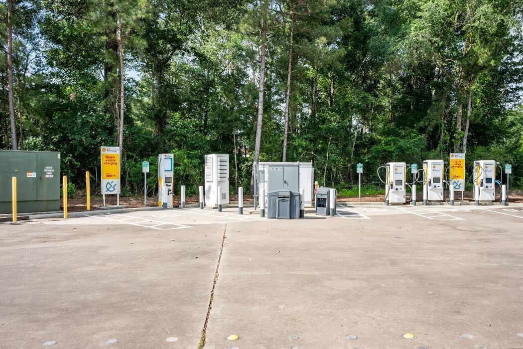 Images Shell Recharge Charging Station