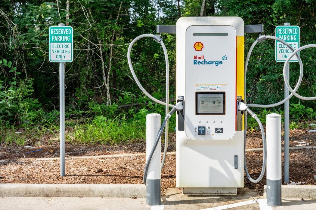 Images Shell Recharge Charging Station