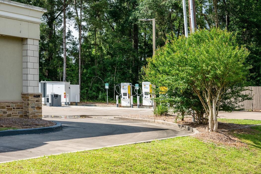 Images Shell Recharge Charging Station
