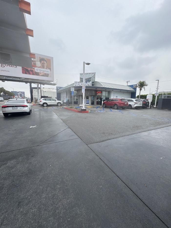 Images CoinFlip Bitcoin ATM - Rocket #5624 (Los Angeles)