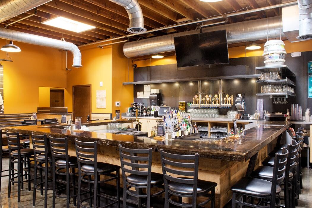 Images Diamond Knot Brewpub @ MLT