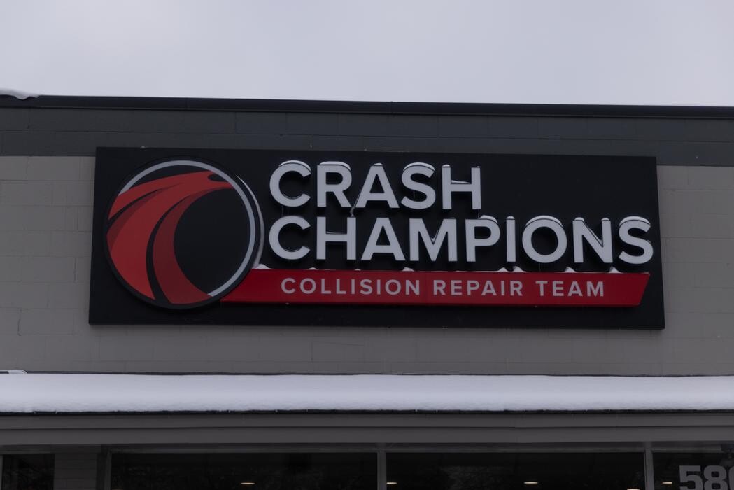 Images Crash Champions LUXE | EV Certified Repair Pontiac South