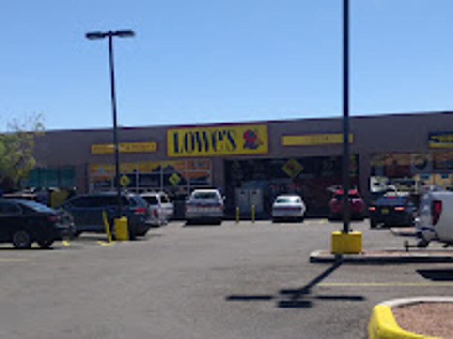Images Lowe's Market