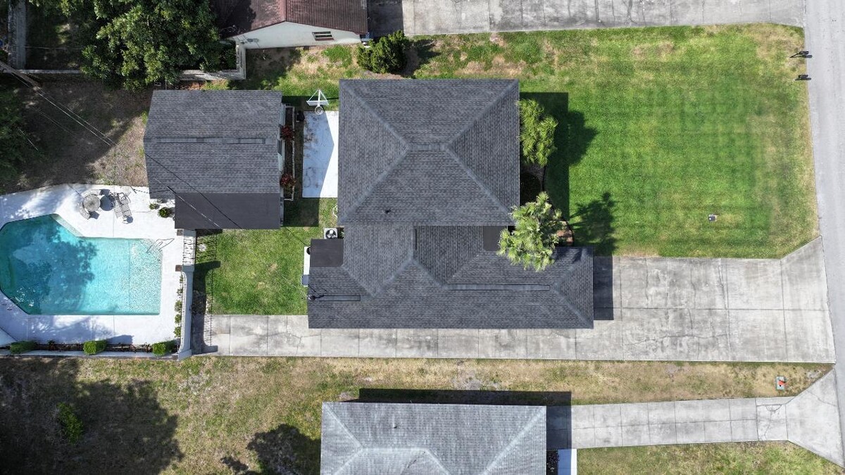 Images Bob & Jerry's Roofing Inc.