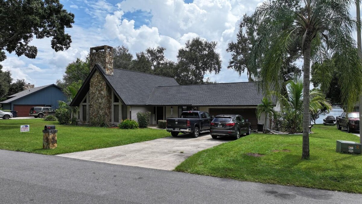 Images Bob & Jerry's Roofing Inc.