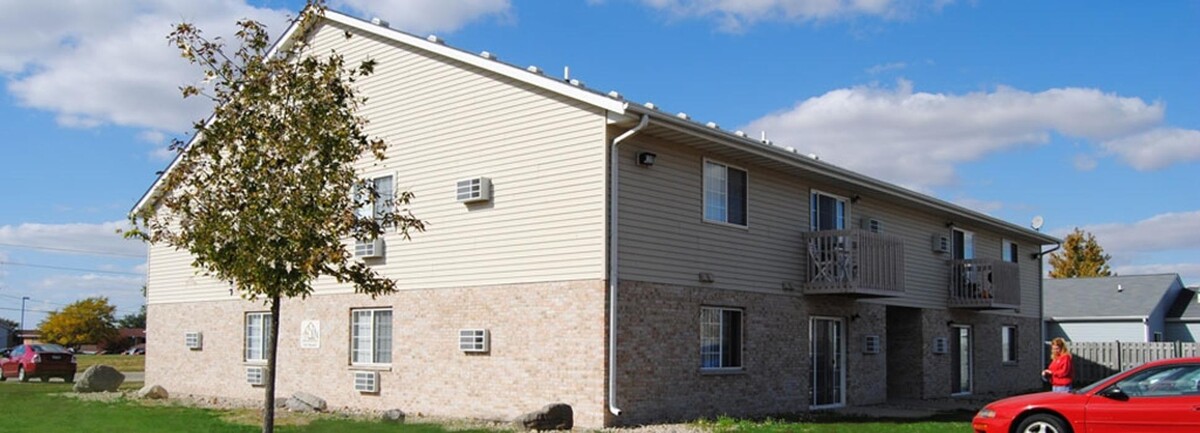 Images Lynwood Apartments