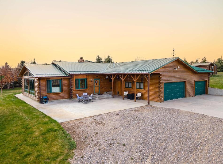 Images RE/MAX Horizon Realty