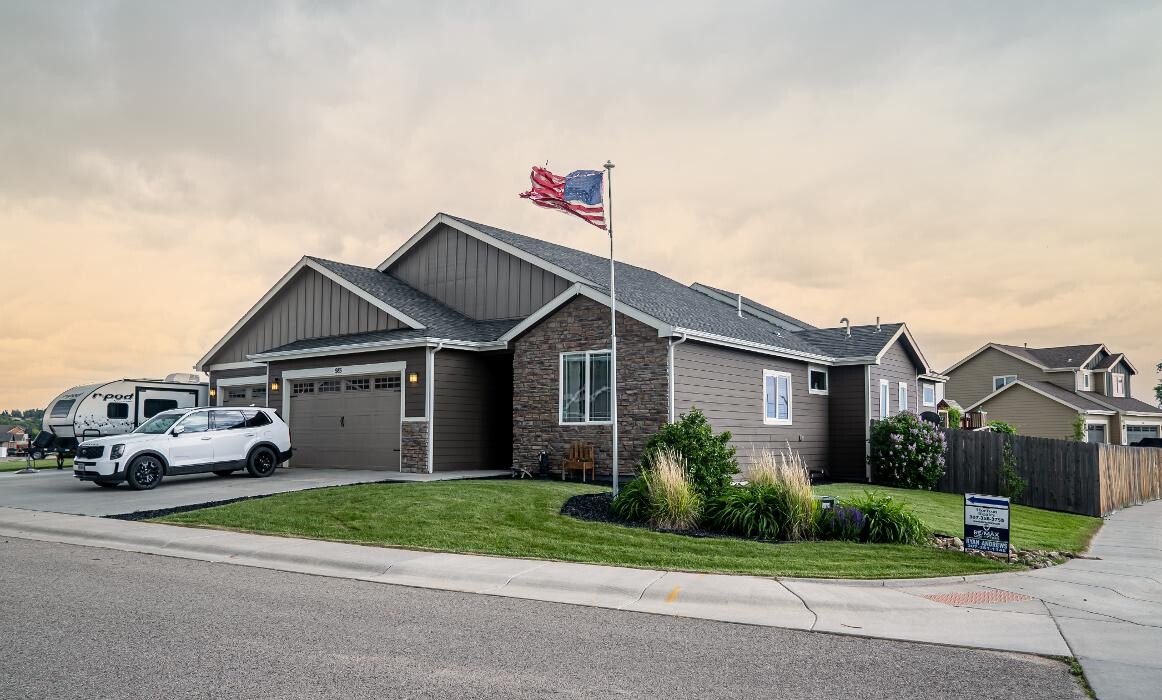 Images RE/MAX Horizon Realty