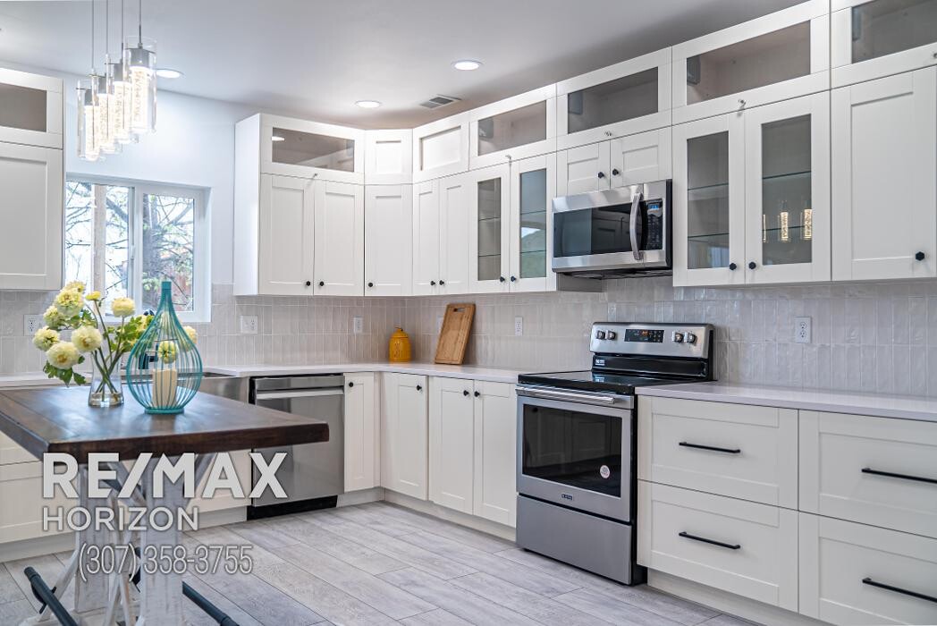 Images RE/MAX Horizon Realty
