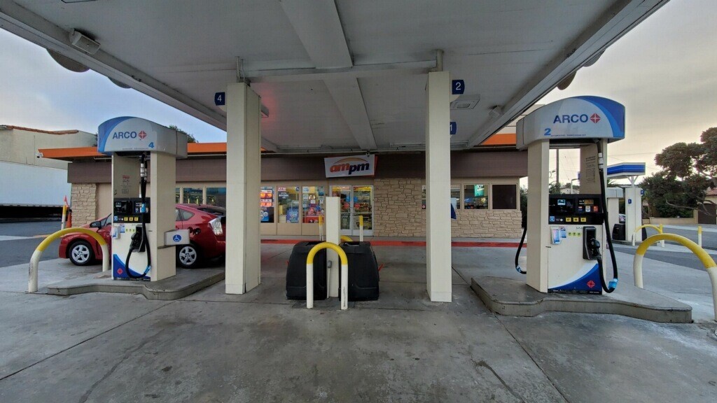 Images InstaBitATM Bitcoin ATM