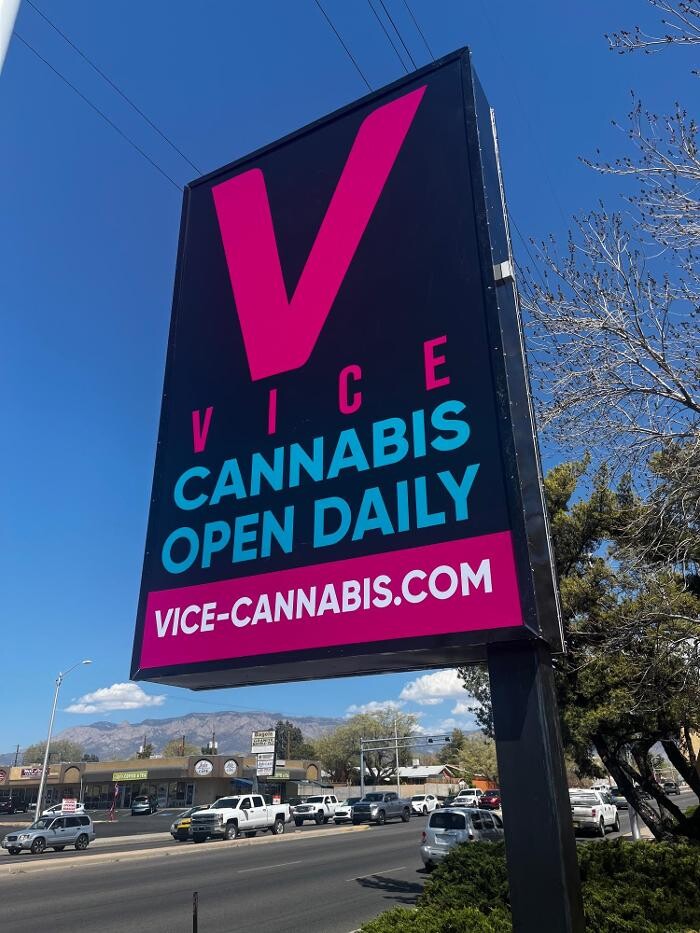Images VICE Cannabis Dispensary