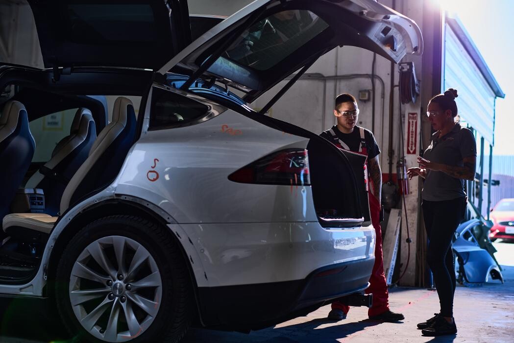 Images Crash Champions LUXE | EV Certified Repair Willows