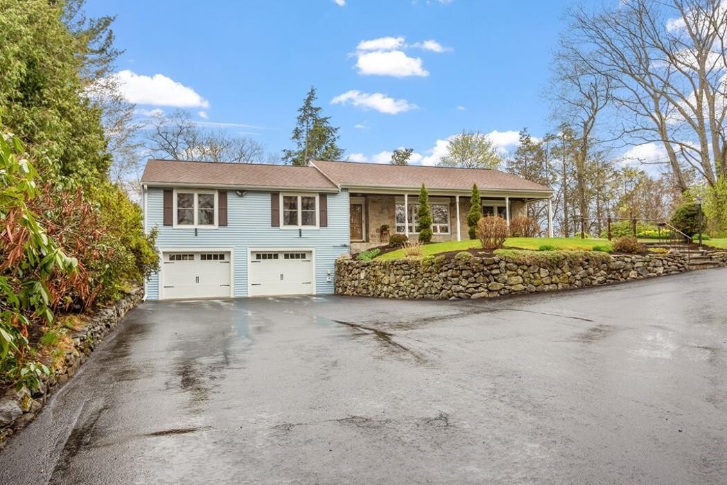 Images Joyce Torelli - Broker, Real Estate Consultant