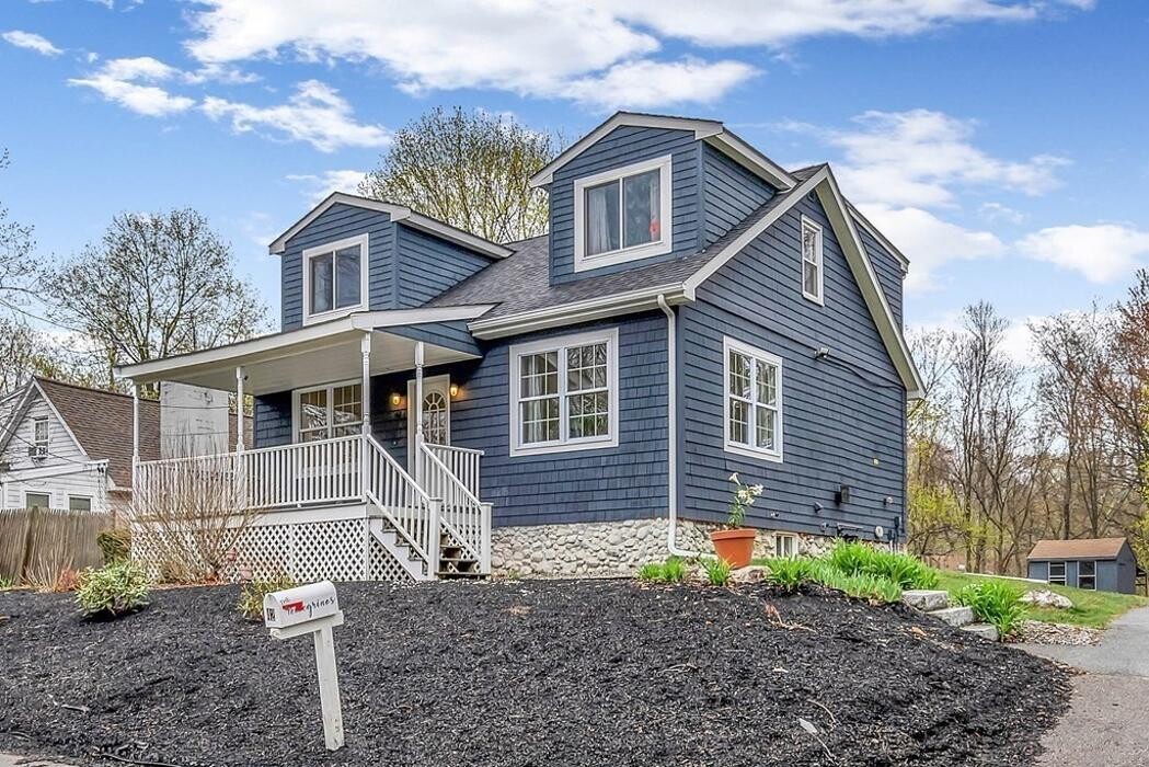 Images Joyce Torelli - Broker, Real Estate Consultant