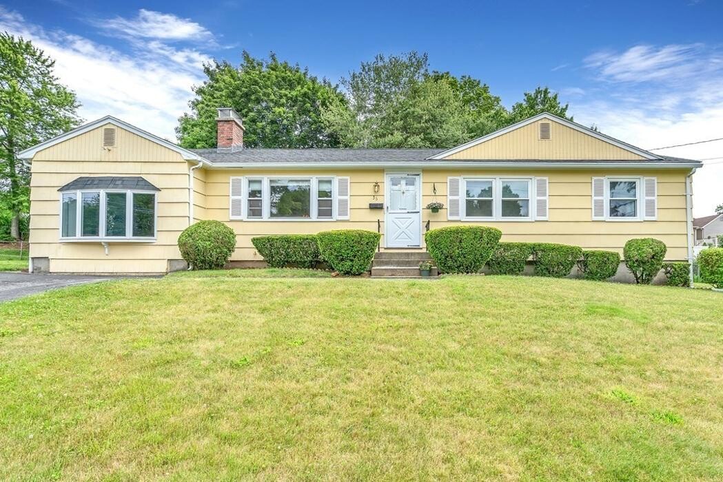 Images Joyce Torelli - Broker, Real Estate Consultant