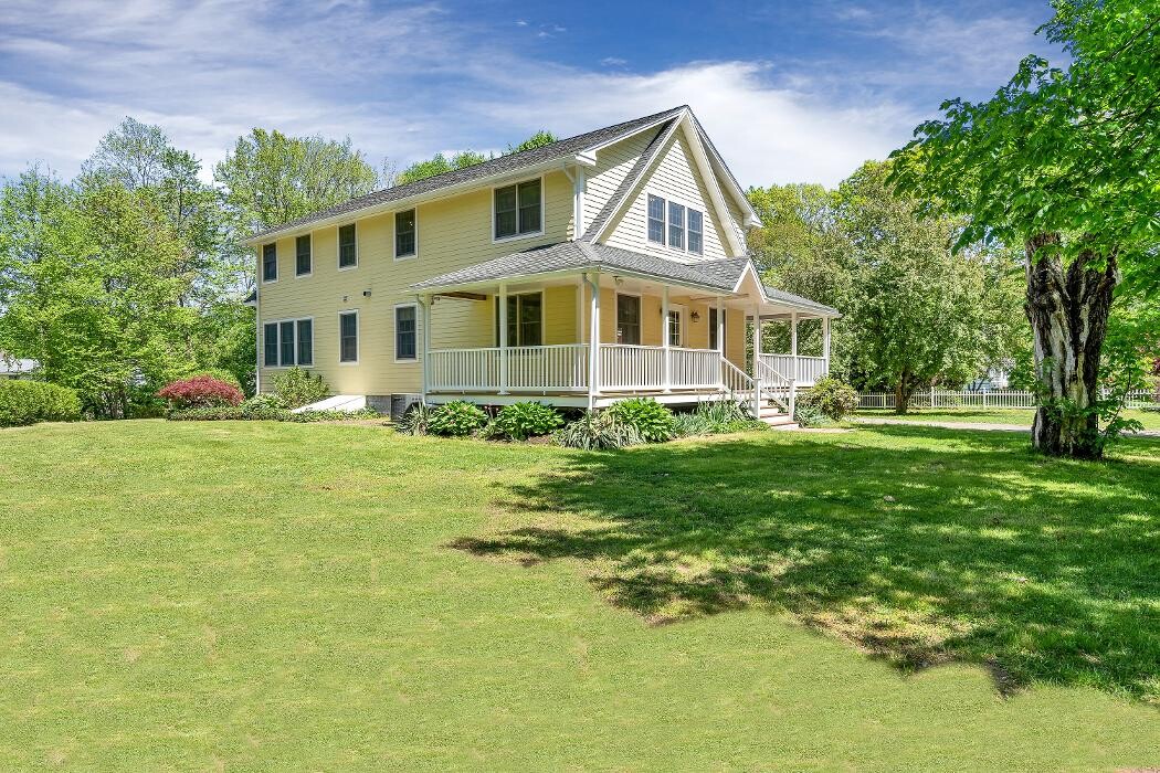Images Joyce Torelli - Broker, Real Estate Consultant