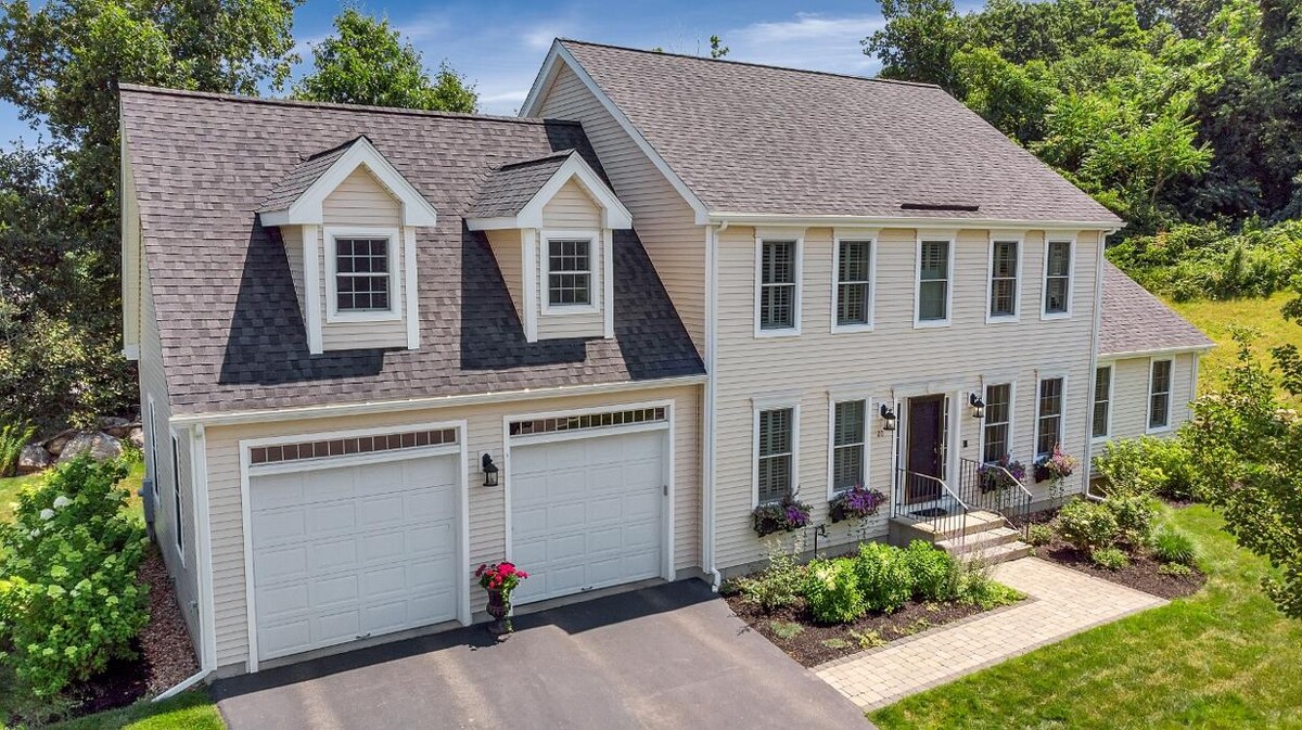 Images Joyce Torelli - Broker, Real Estate Consultant