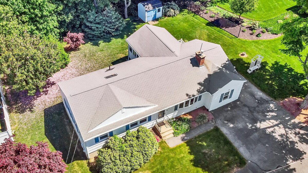 Images Joyce Torelli - Broker, Real Estate Consultant