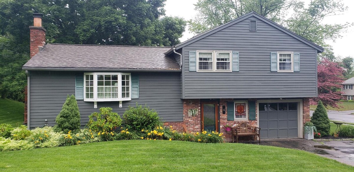 Images Joyce Torelli - Broker, Real Estate Consultant
