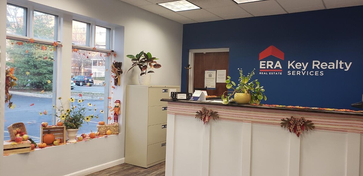 Images Joyce Torelli - Broker, Real Estate Consultant