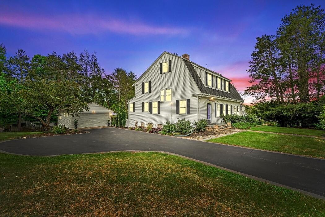 Images Joyce Torelli - Broker, Real Estate Consultant