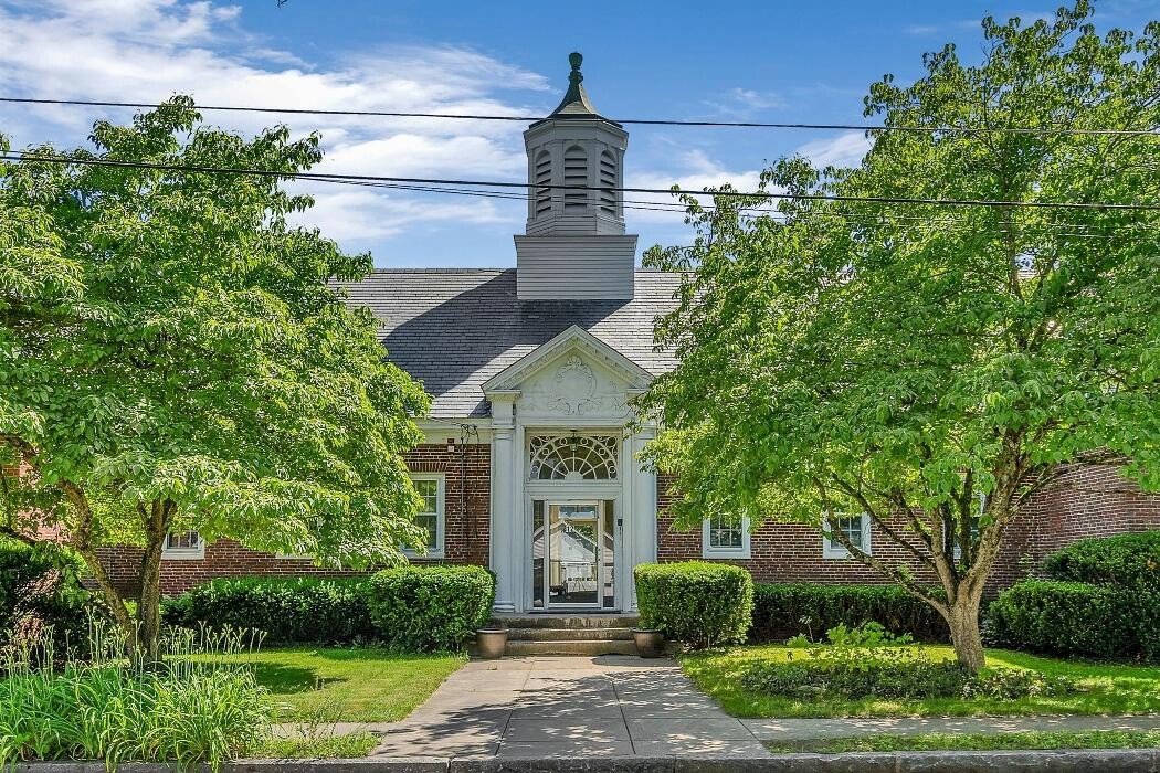 Images Joyce Torelli - Broker, Real Estate Consultant