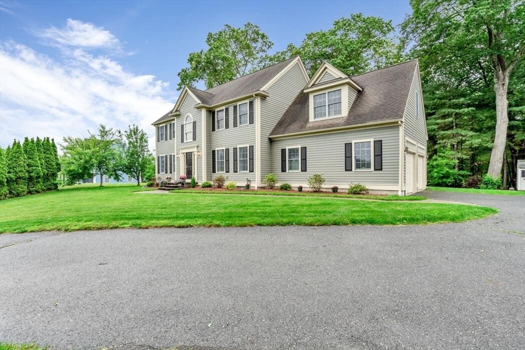 Images Joyce Torelli - Broker, Real Estate Consultant