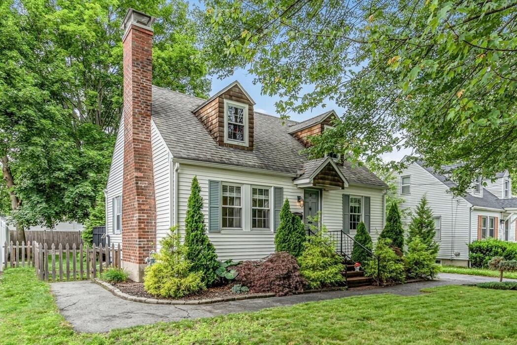 Images Joyce Torelli - Broker, Real Estate Consultant
