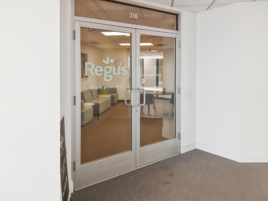 Images Regus North May Avenue