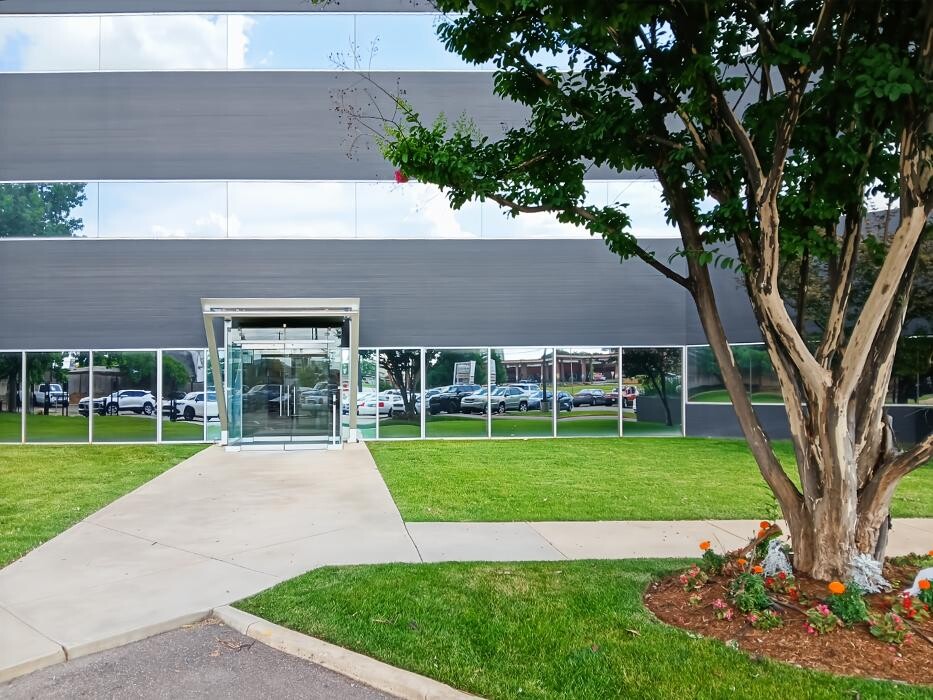 Images Regus North May Avenue