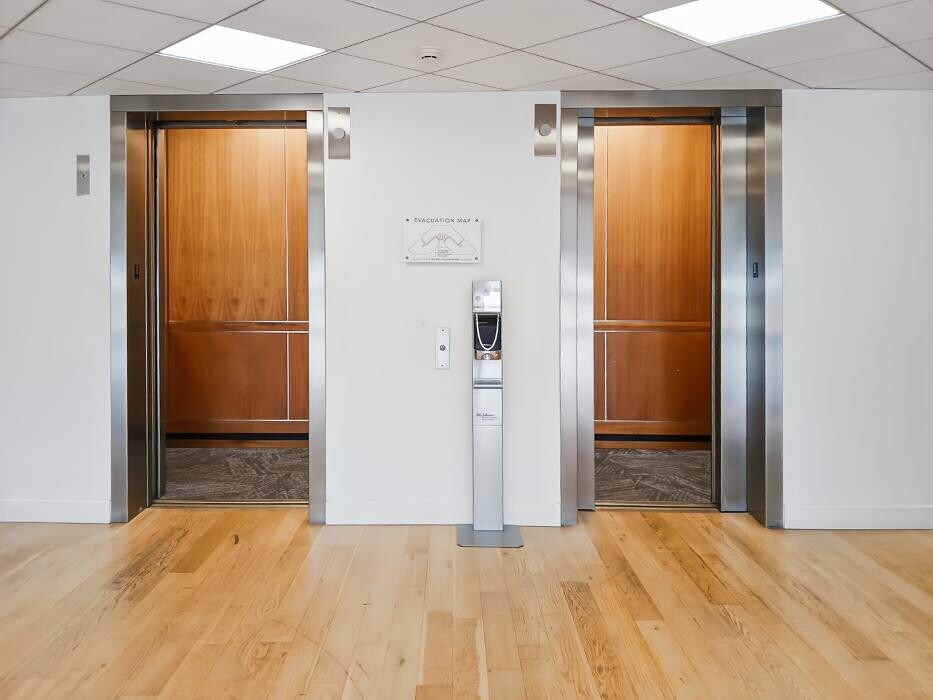 Images Regus North May Avenue