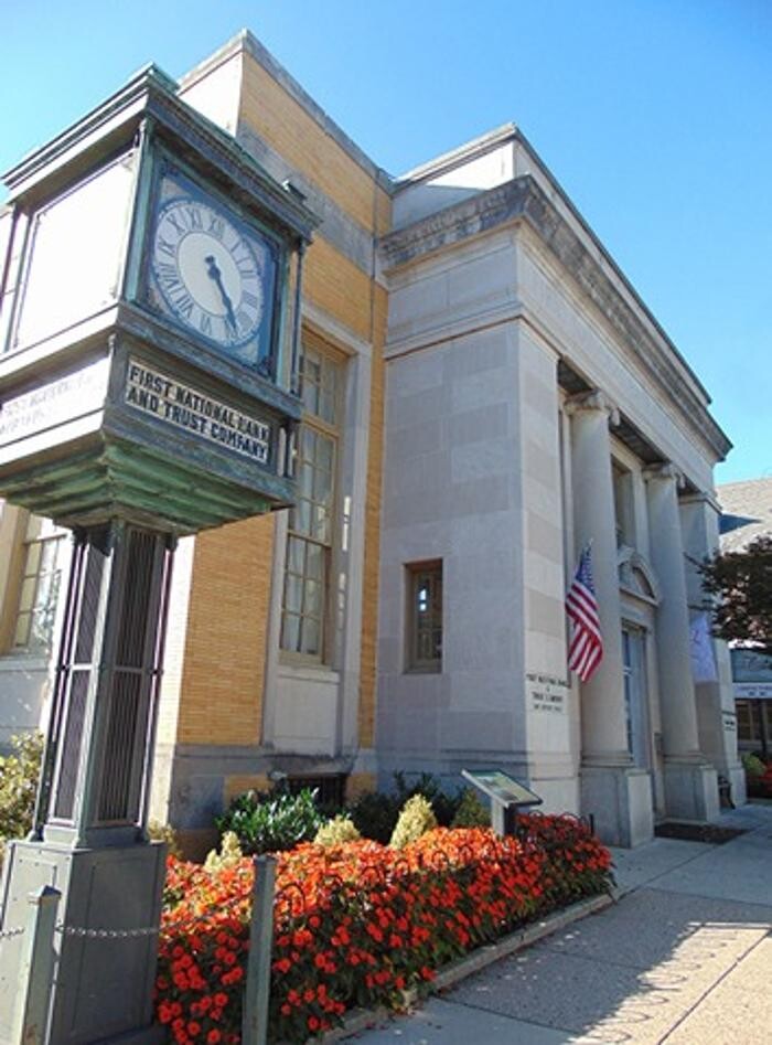 Images The First National Bank & Trust Company