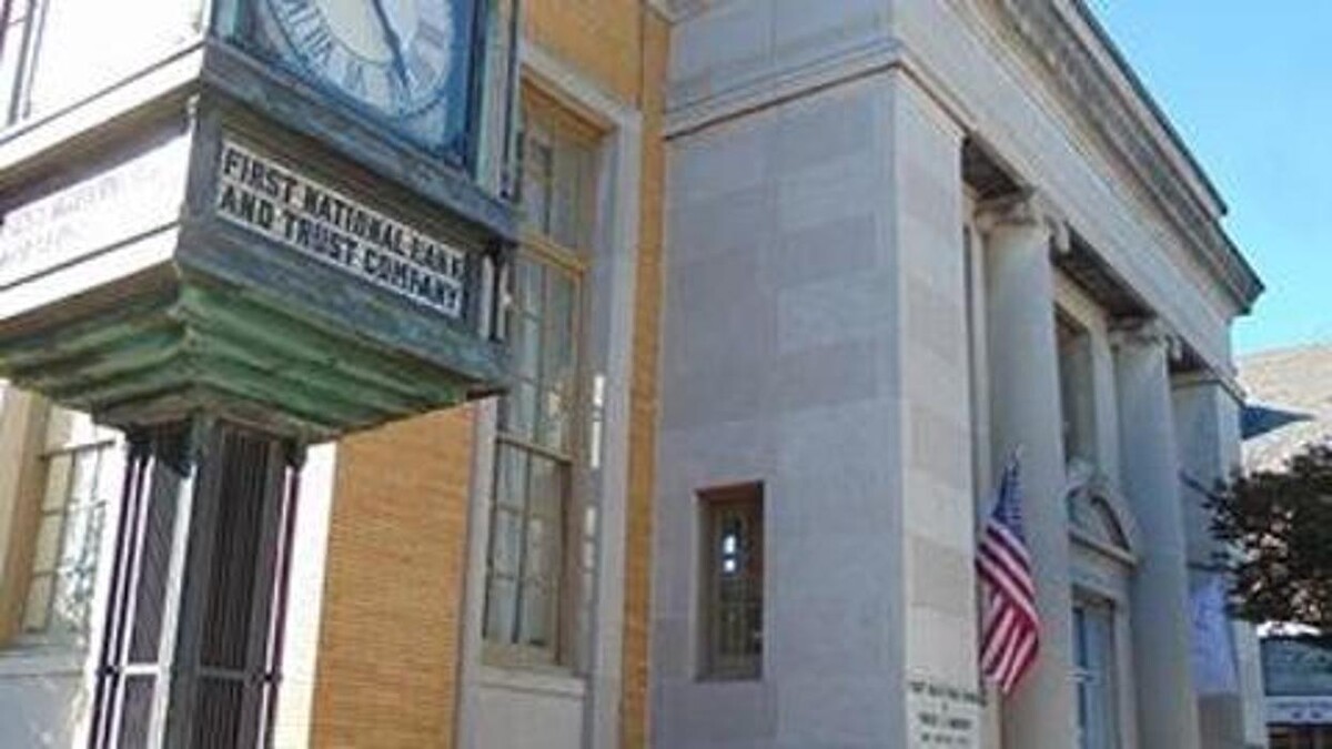 Images The First National Bank & Trust Company