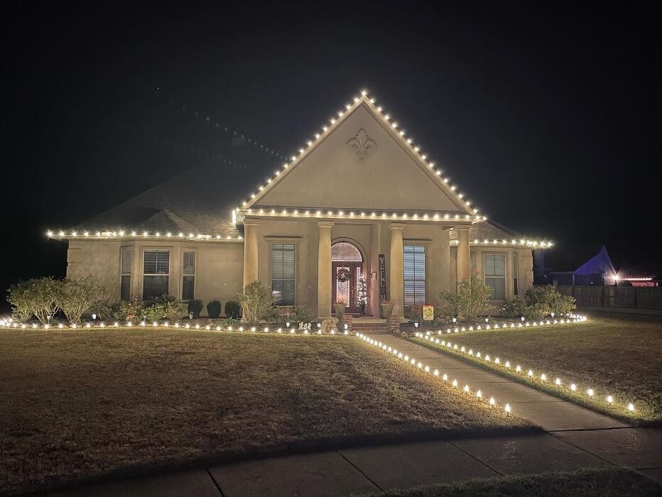 Images Barefoot Lawns & Lights