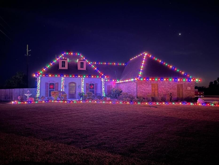 Images Barefoot Lawns & Lights