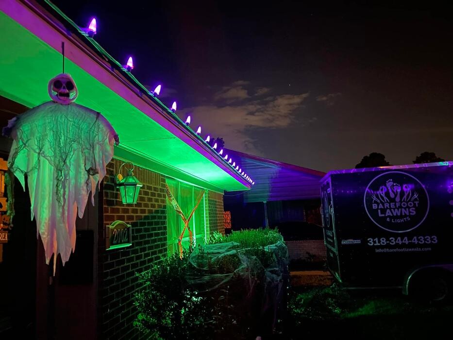 Images Barefoot Lawns & Lights