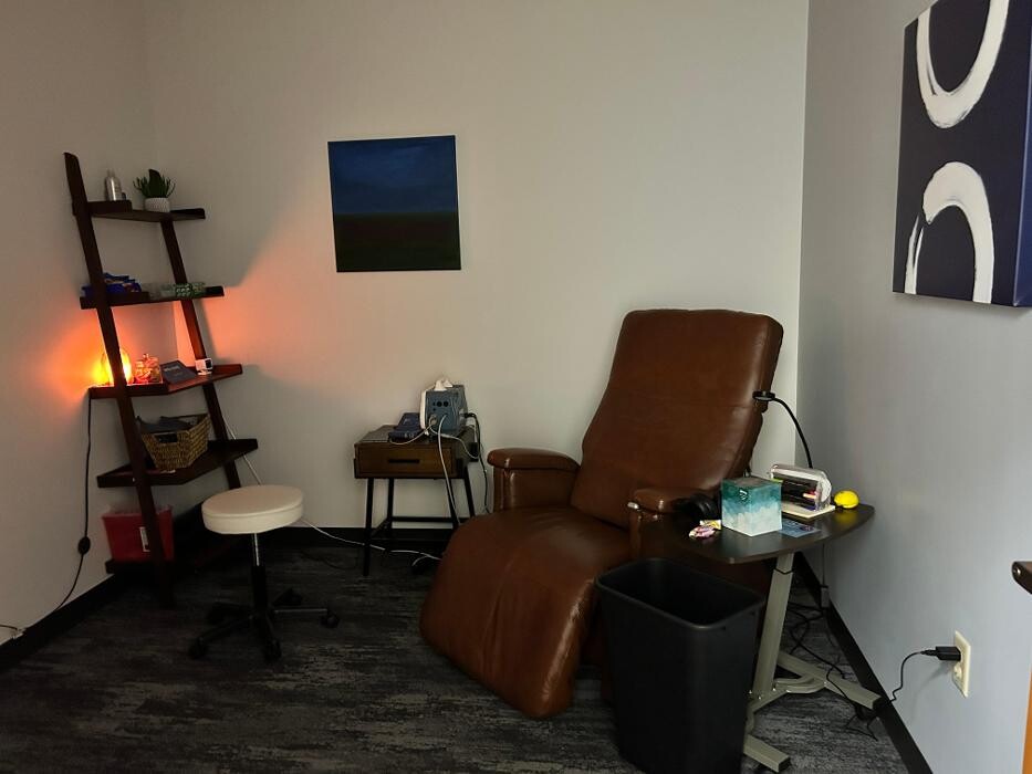 Images Axis Integrated Mental Health - Aurora - TMS & Ketamine Therapy