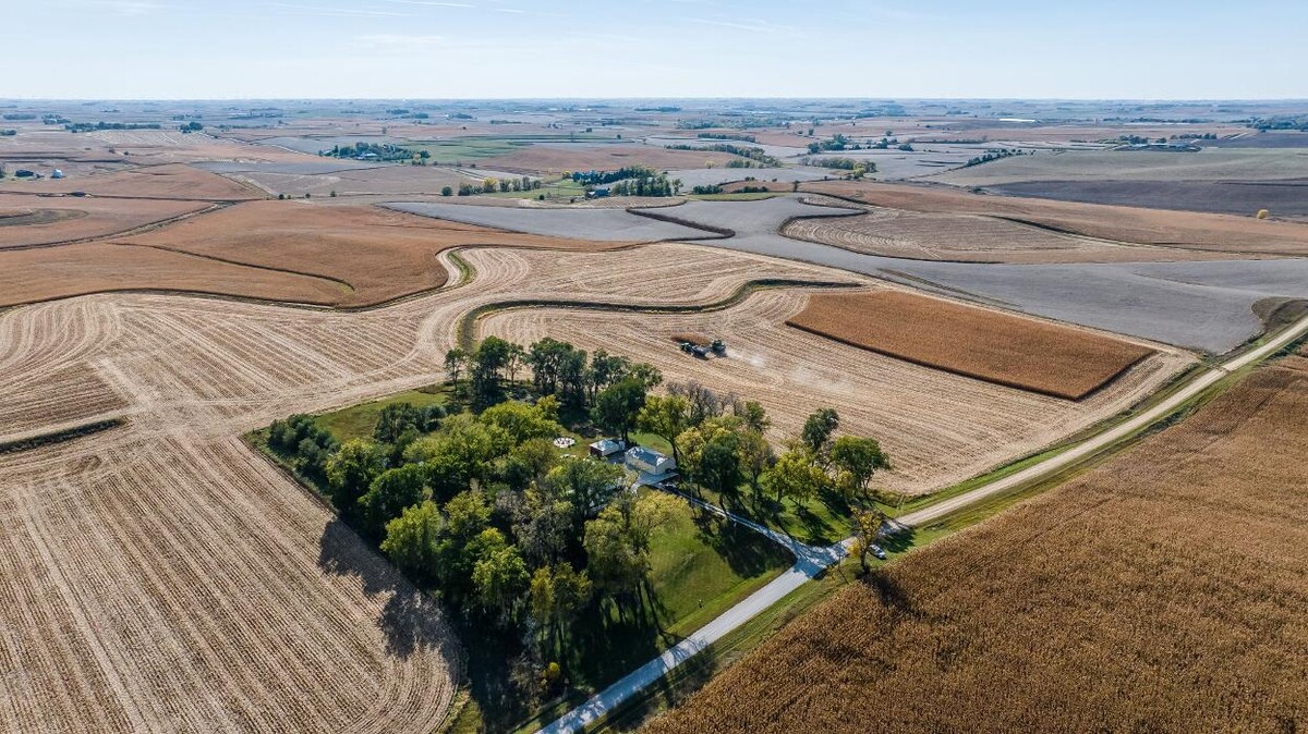 Images Vickie Errett, United Country Loess Hills RE
