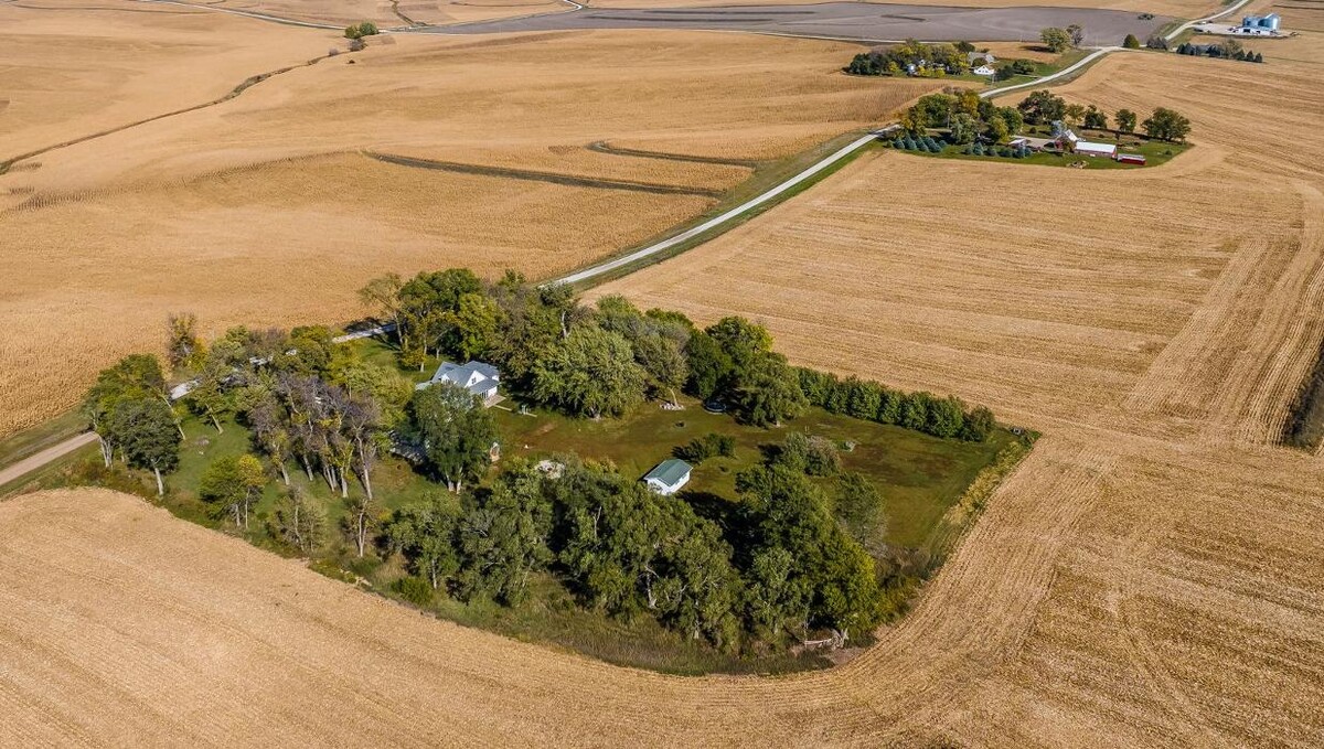 Images Vickie Errett, United Country Loess Hills RE